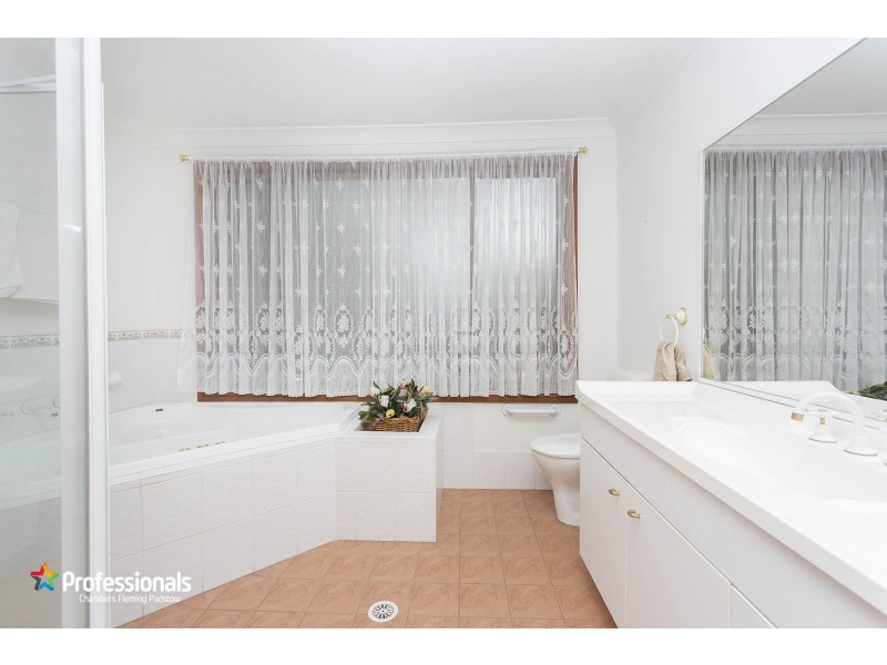 92 Victor Avenue, Picnic Point NSW 2213