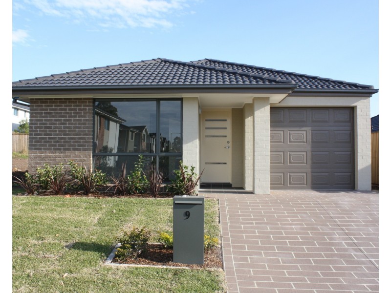 9 Sovereign Circuit, Glenfield NSW 2167