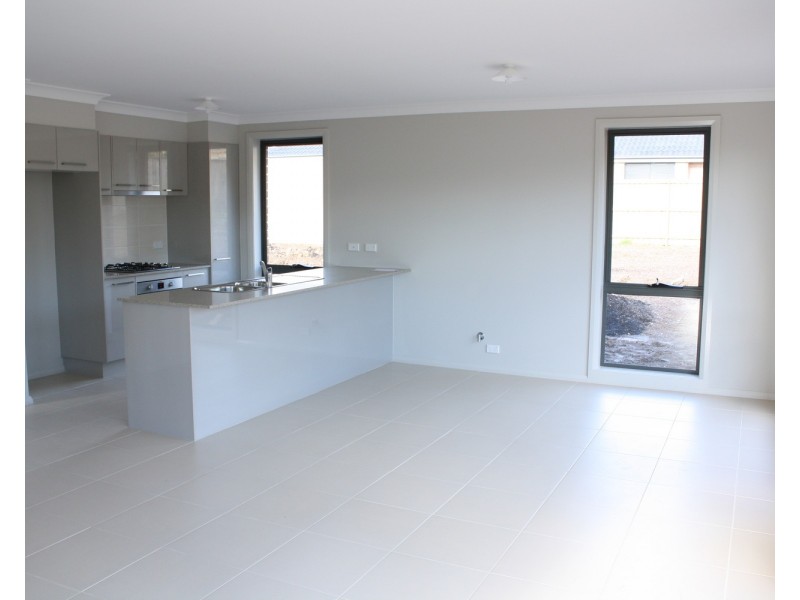 9 Sovereign Circuit, Glenfield NSW 2167
