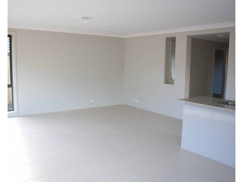 9 Sovereign Circuit, Glenfield NSW 2167
