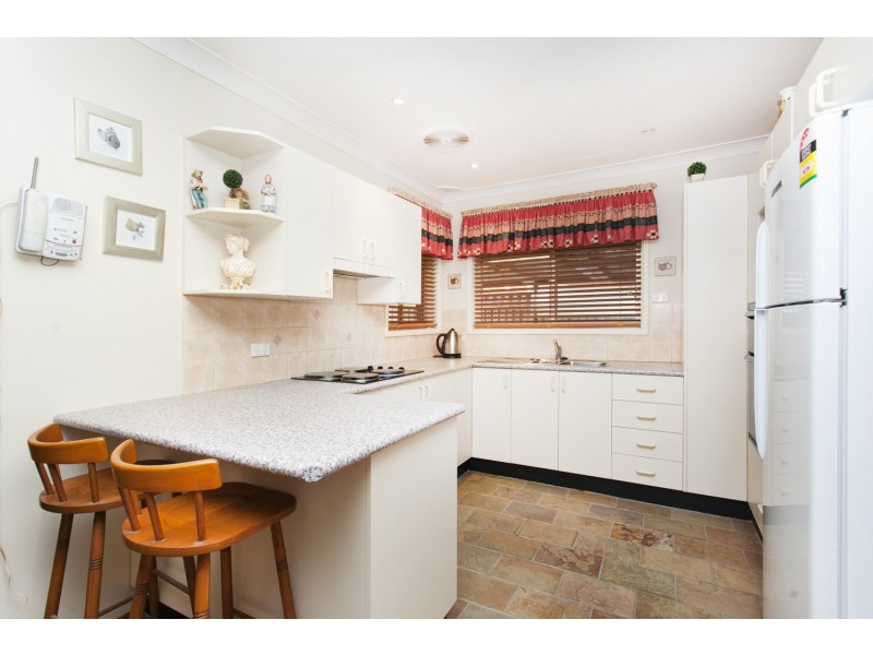 8 Warlencourt Avenue, Milperra NSW 2214