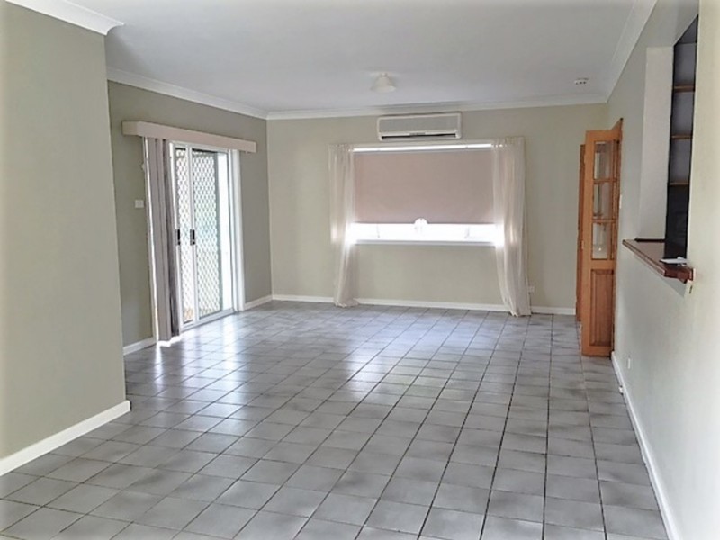 10 Holland Crescent, Casula NSW 2170