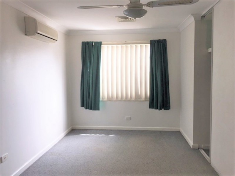 10 Holland Crescent, Casula NSW 2170