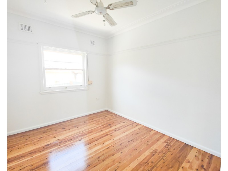 52 Thomas Street, Picnic Point NSW 2213