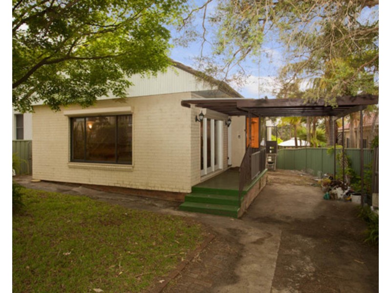 52 Thomas Street, Picnic Point NSW 2213