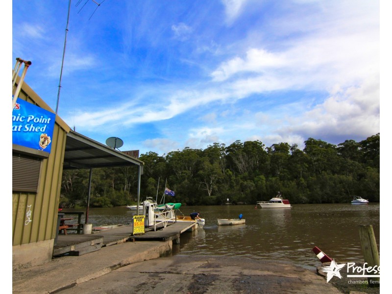 52 Thomas Street, Picnic Point NSW 2213