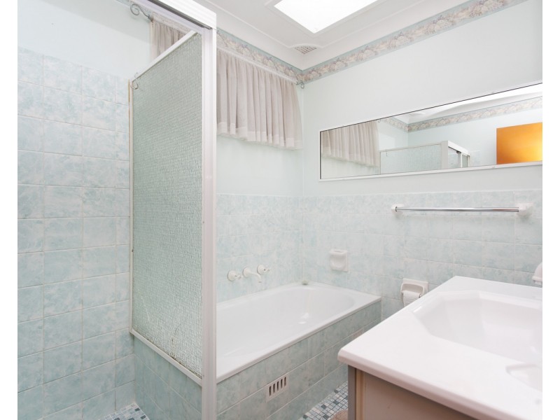 8 Warlencourt Avenue, Milperra NSW 2214