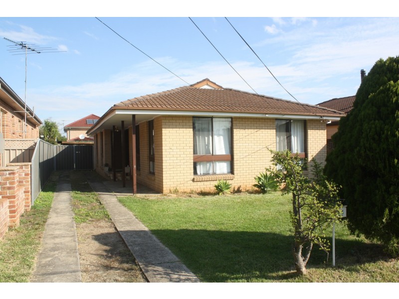 14 Kelvin Parade, Picnic Point NSW 2213