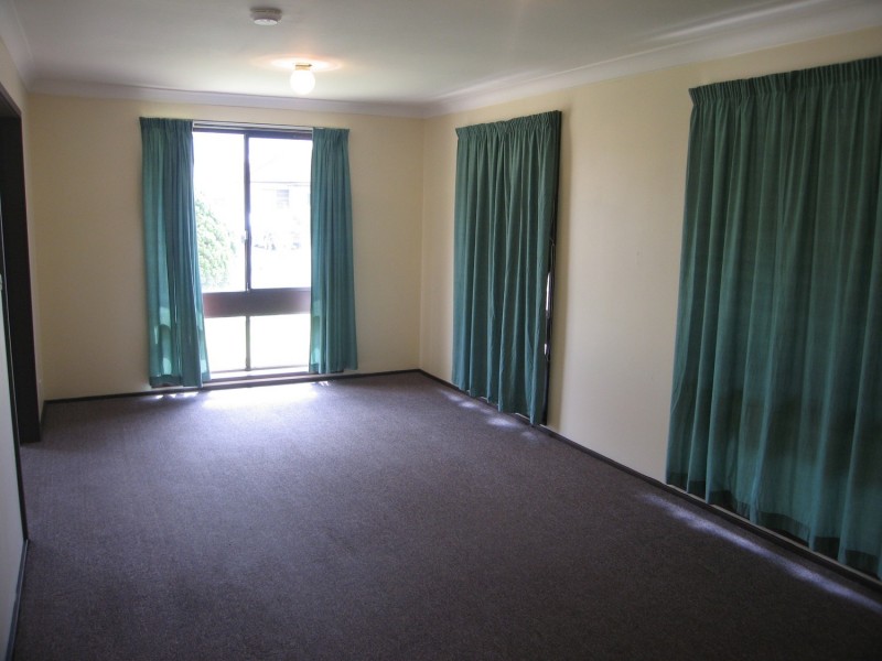 14 Kelvin Parade, Picnic Point NSW 2213