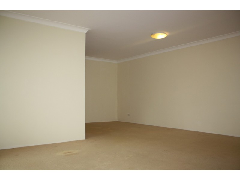 10/49 Maclaurin Avenue, East Hills NSW 2213