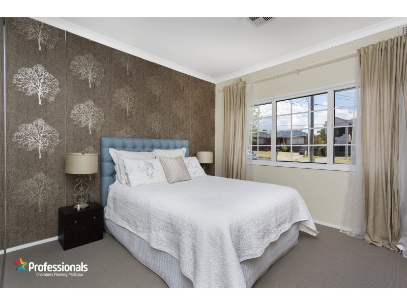 92 Thomas Street, Picnic Point NSW 2213
