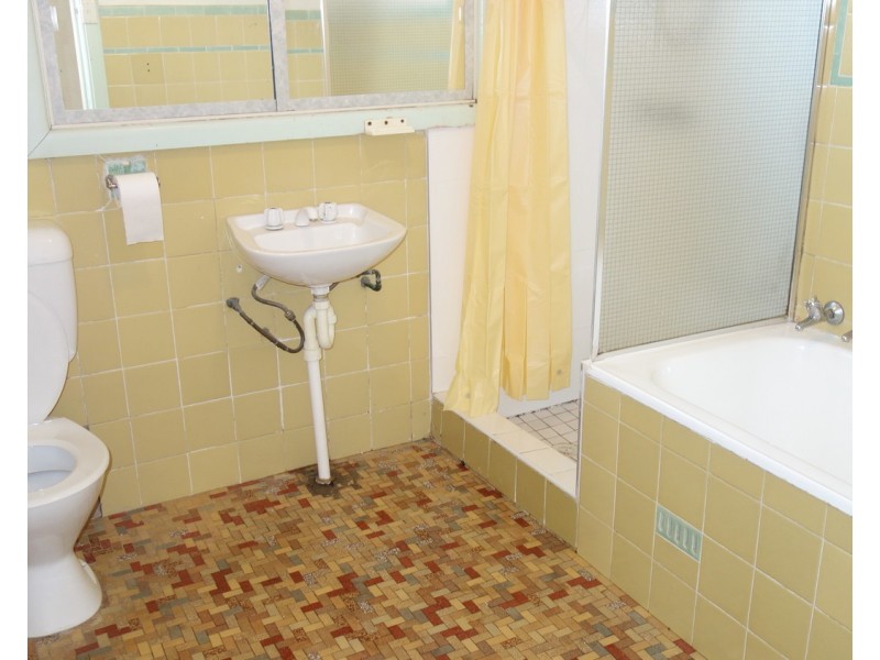 8 Lesley Avenue, Revesby NSW 2212