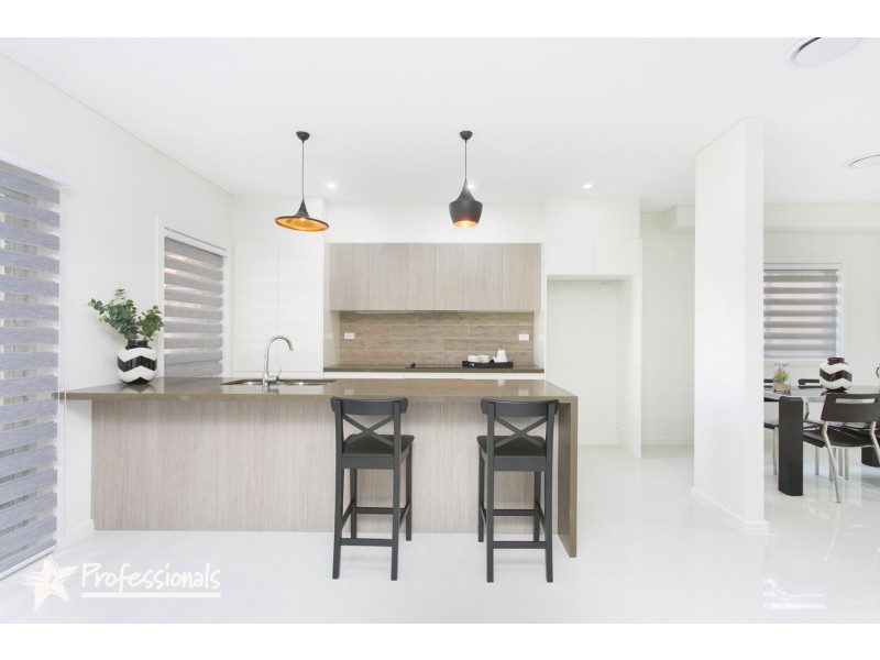 686 Henry Lawson Drive, Picnic Point NSW 2213