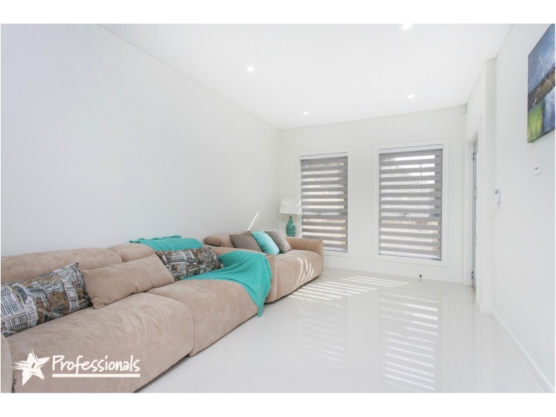 686 Henry Lawson Drive, Picnic Point NSW 2213