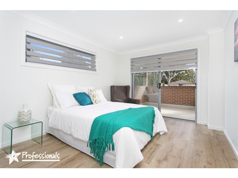 686 Henry Lawson Drive, Picnic Point NSW 2213