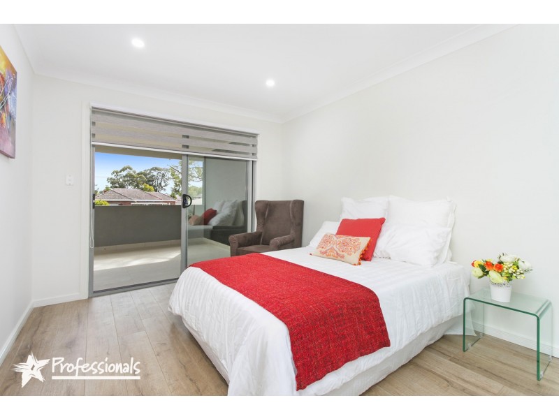 686 Henry Lawson Drive, Picnic Point NSW 2213
