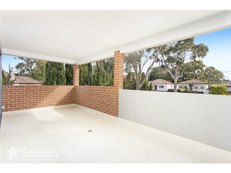 686 Henry Lawson Drive, Picnic Point NSW 2213