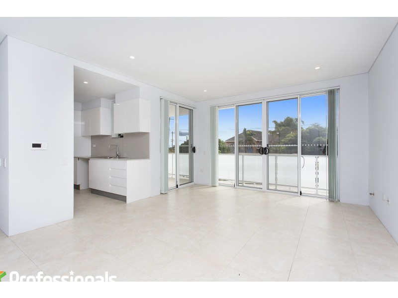 1/13 Peake Parade, Peakhurst NSW 2210