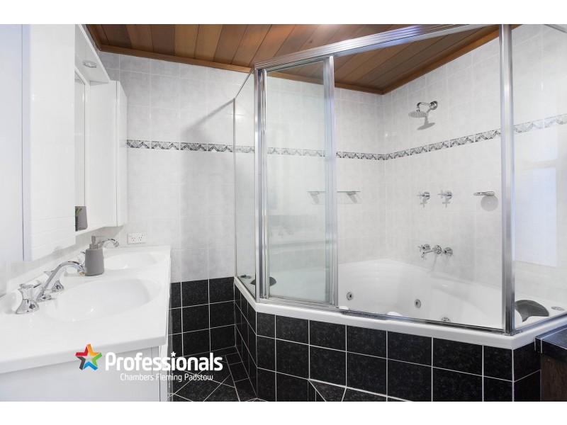 226 Henry Lawson Drive, Georges Hall NSW 2198