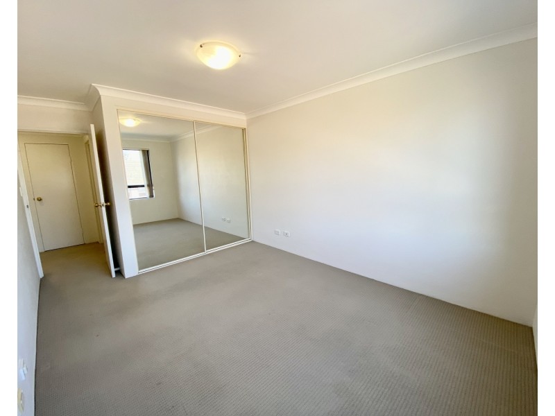 8/18 Howard Road, Padstow NSW 2211