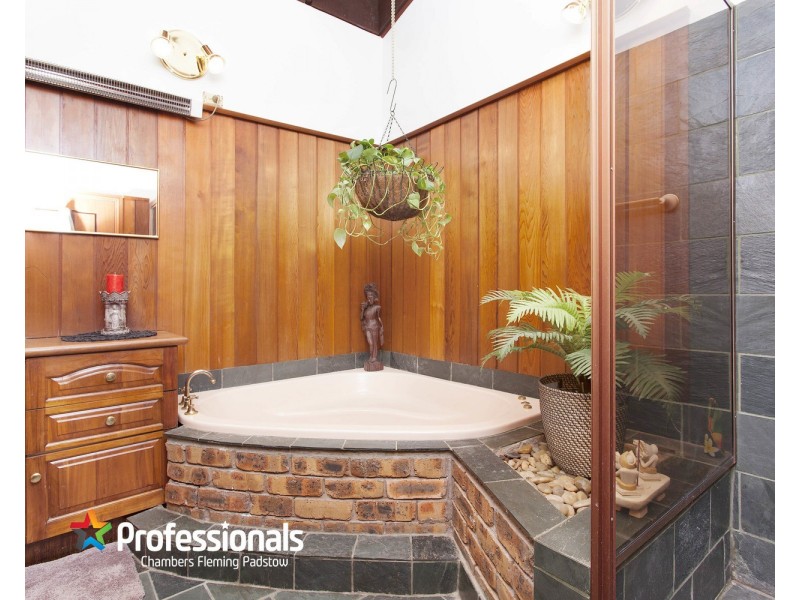 24 Carinya Road, Picnic Point NSW 2213