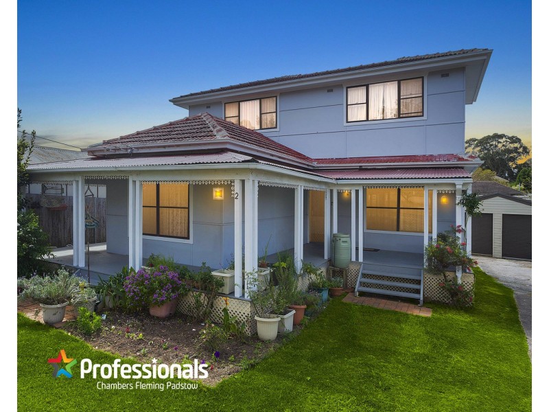 2 Shari Avenue, Picnic Point NSW 2213