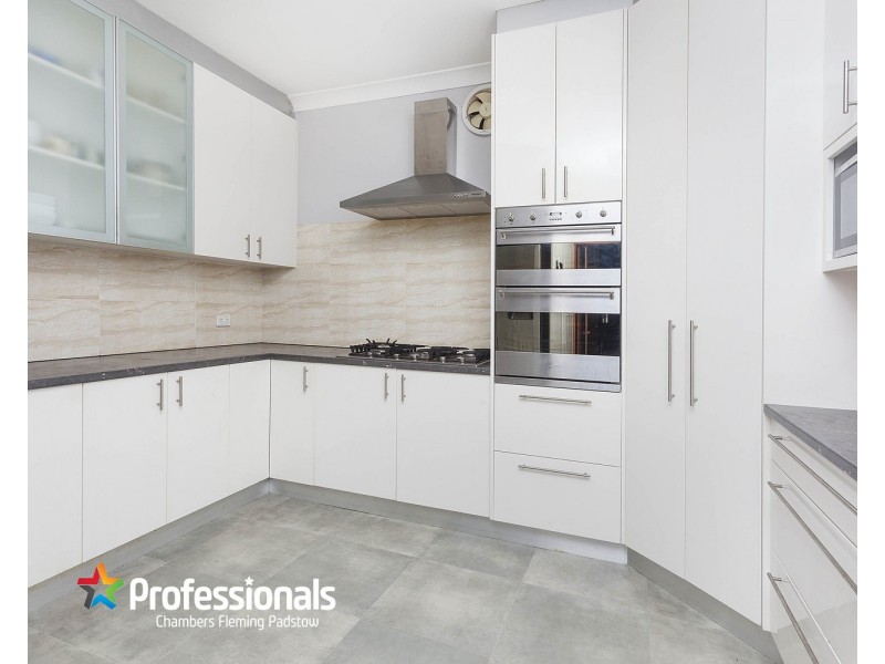 2 Shari Avenue, Picnic Point NSW 2213