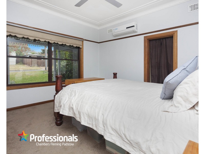 2 Shari Avenue, Picnic Point NSW 2213