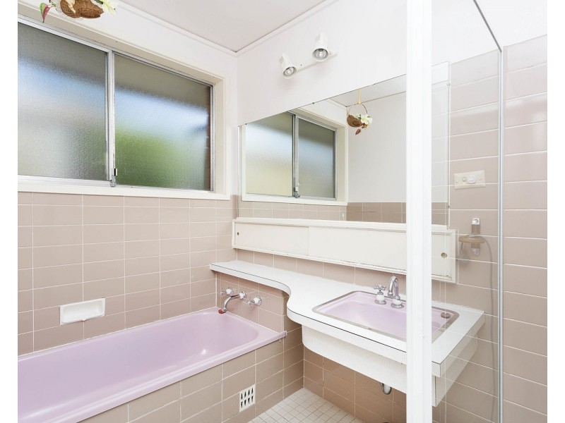 4 Burbank Avenue, East Hills NSW 2213