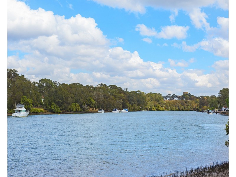 4 Burbank Avenue, East Hills NSW 2213