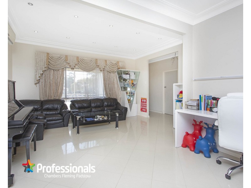 8 Wall Avenue, Panania NSW 2213