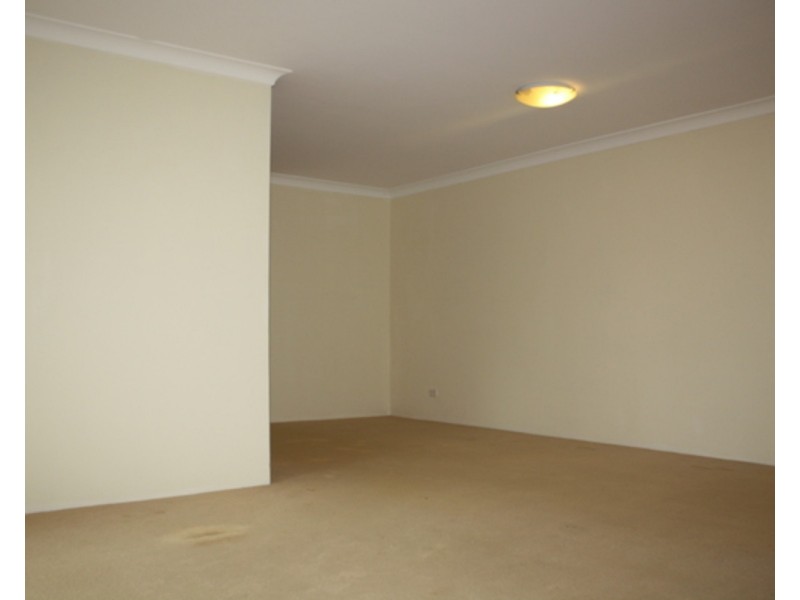 1/49 Maclaurin Avenue, East Hills NSW 2213