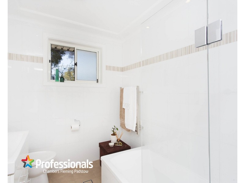 35 Apex Avenue, Picnic Point NSW 2213