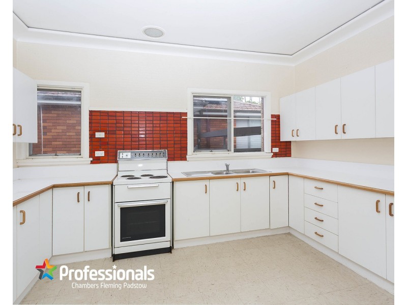 70 Thomas Street, Picnic Point NSW 2213