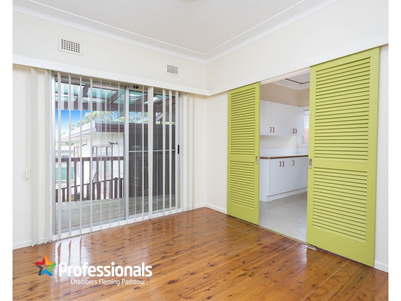 70 Thomas Street, Picnic Point NSW 2213