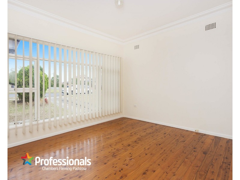 70 Thomas Street, Picnic Point NSW 2213