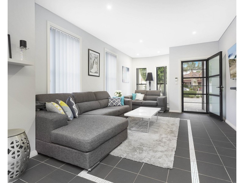 10 Lindsay Street, Panania NSW 2213