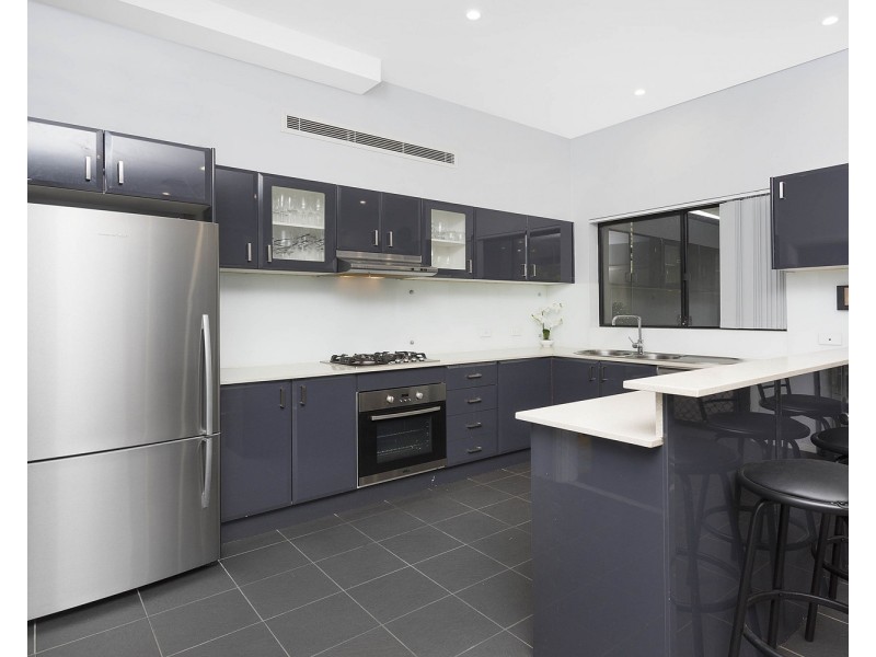 10 Lindsay Street, Panania NSW 2213