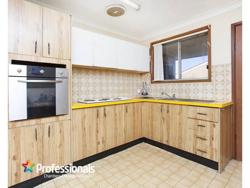 8/108 Oxford Road, Ingleburn NSW 2565