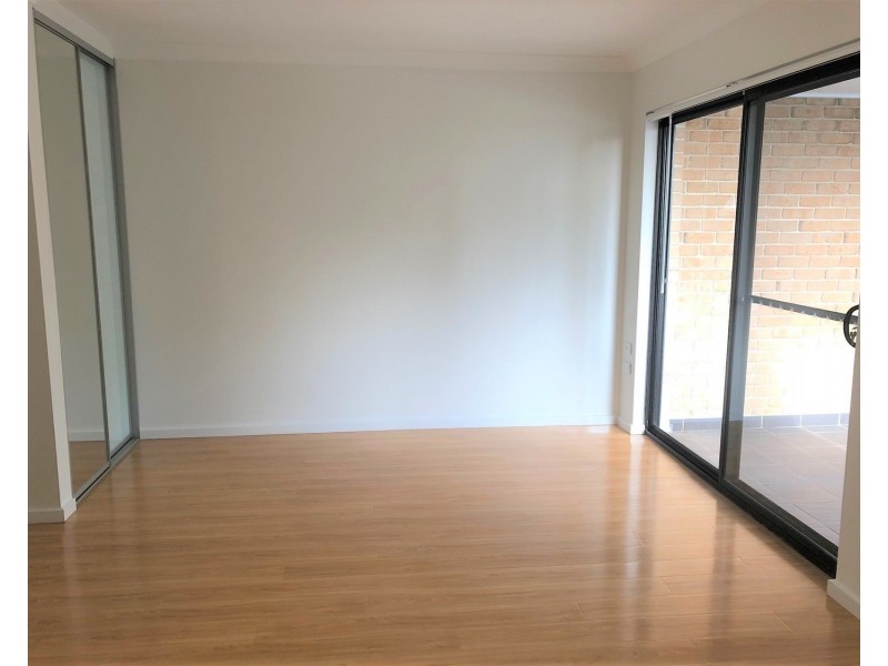 4 Penrose Avenue, East Hills NSW 2213