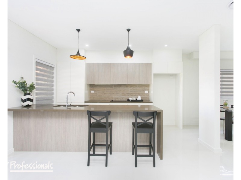 686 Henry Lawson Drive, Picnic Point NSW 2213