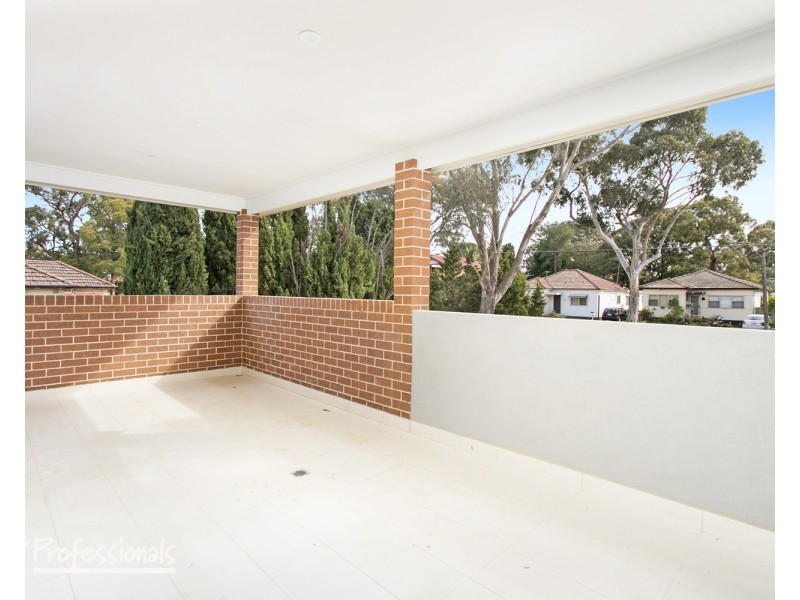 686 Henry Lawson Drive, Picnic Point NSW 2213