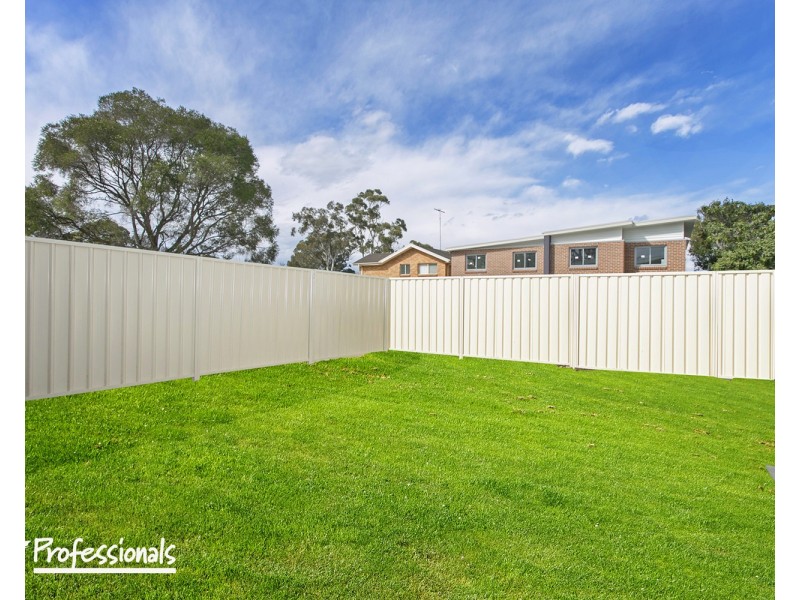 686 Henry Lawson Drive, Picnic Point NSW 2213