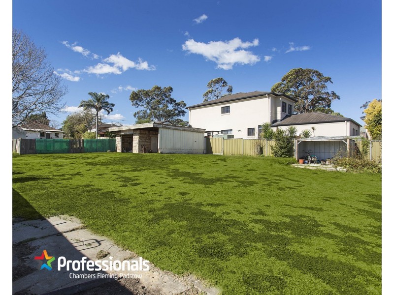 666 Henry Lawson Drive, East Hills NSW 2213