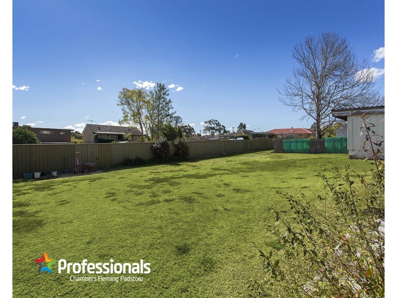 666 Henry Lawson Drive, East Hills NSW 2213