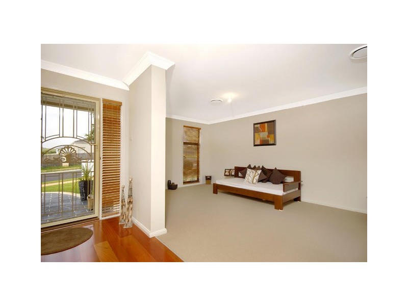 100 Ridgetop Drive, Glenmore Park NSW 2745