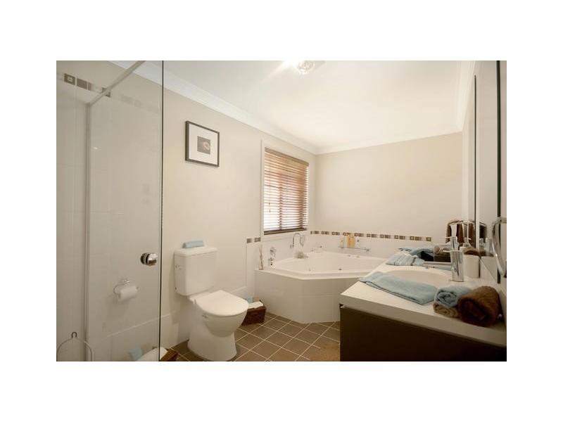 100 Ridgetop Drive, Glenmore Park NSW 2745