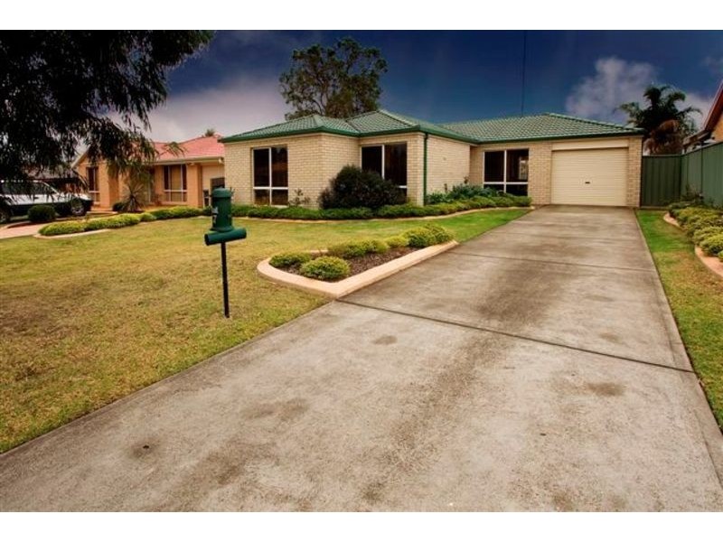 17 Gleneagles Way, Glenmore Park NSW 2745