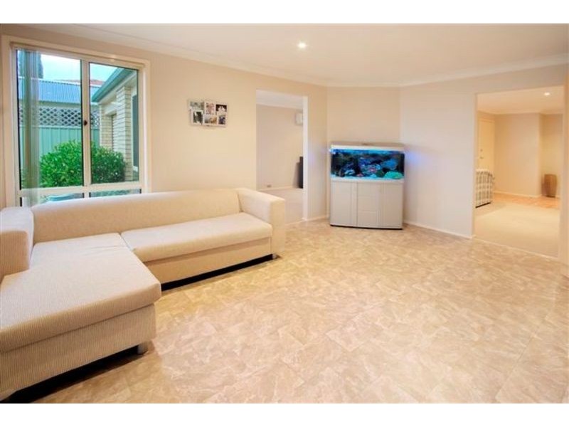 17 Gleneagles Way, Glenmore Park NSW 2745