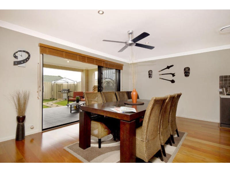 100 Ridgetop Drive, Glenmore Park NSW 2745